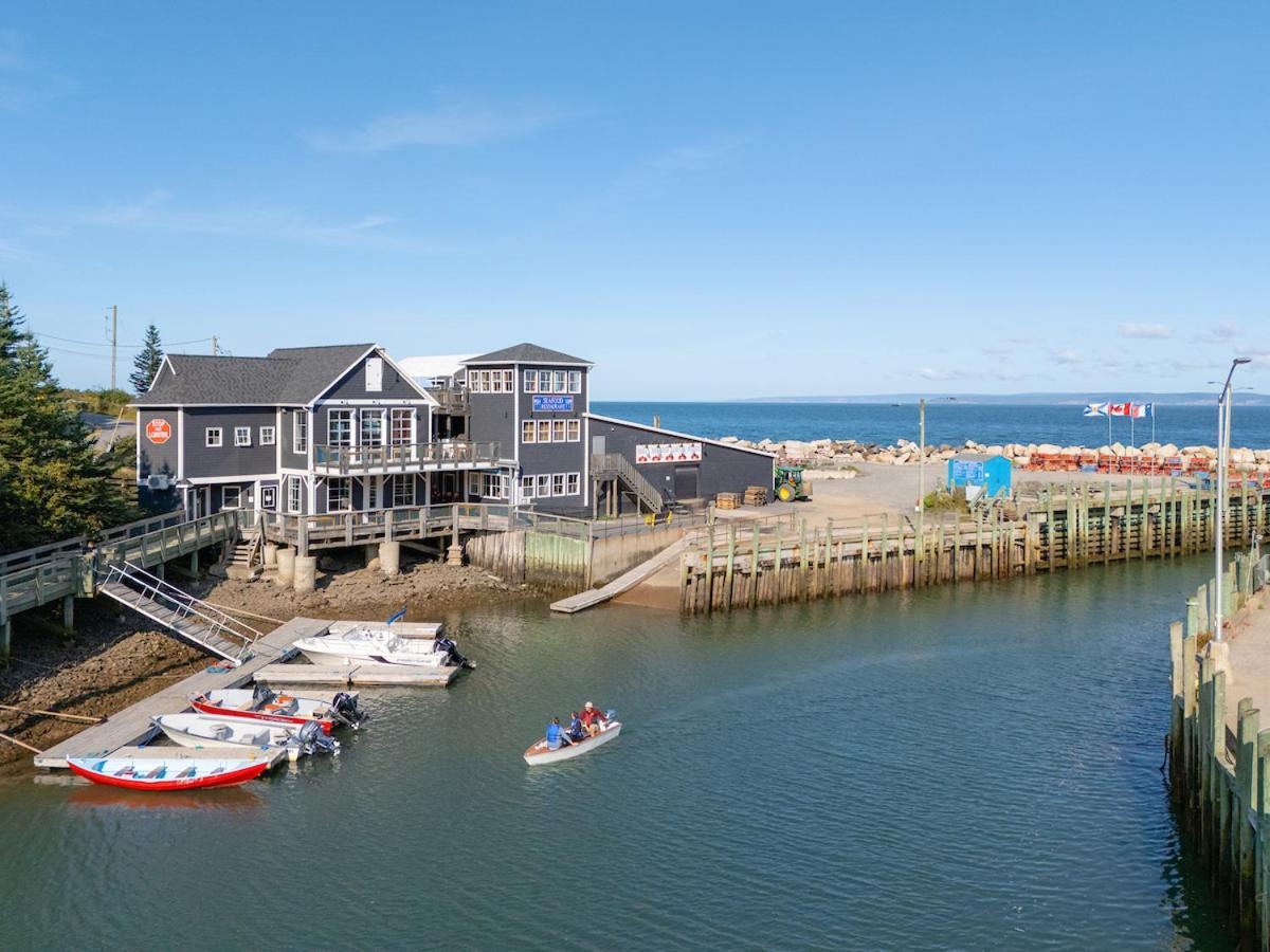 Tides Inn Guest Suites Halls Harbour Exterior photo